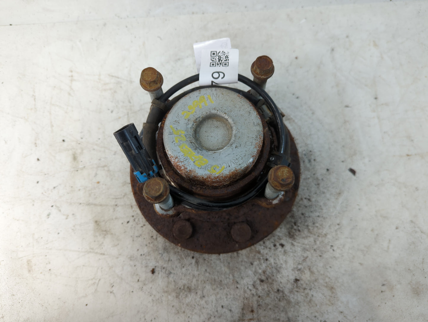 2014-2017 Chevrolet Express 2500 Driver Front Wheel Hub Oem - Oemusedautoparts1.com