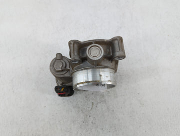 2014-2015 Chevrolet Impala Throttle Body P/N:12670839AA 12627217DA, 12669073DA Fits Fits 2013 2014 2015 2017 2018 OEM Used Auto Parts