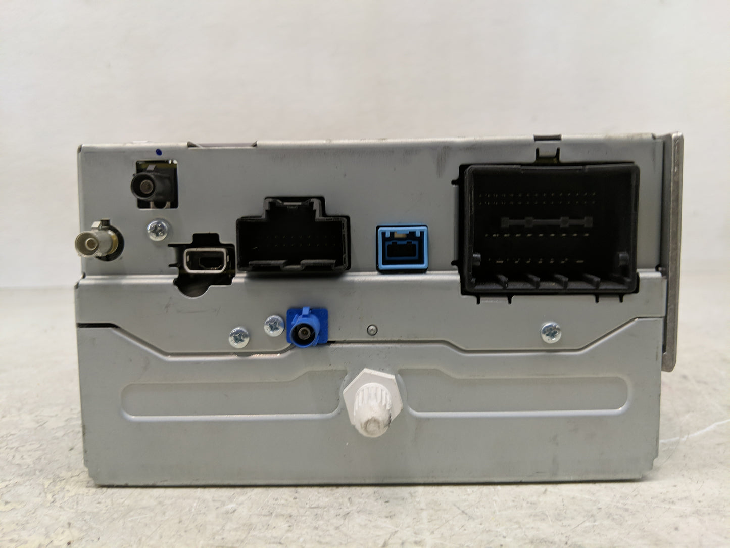 2015-2016 Chevrolet Malibu Radio AM FM Cd Player Receiver Replacement P/N:2347 7343 Fits Fits 2015 2016 OEM Used Auto Parts