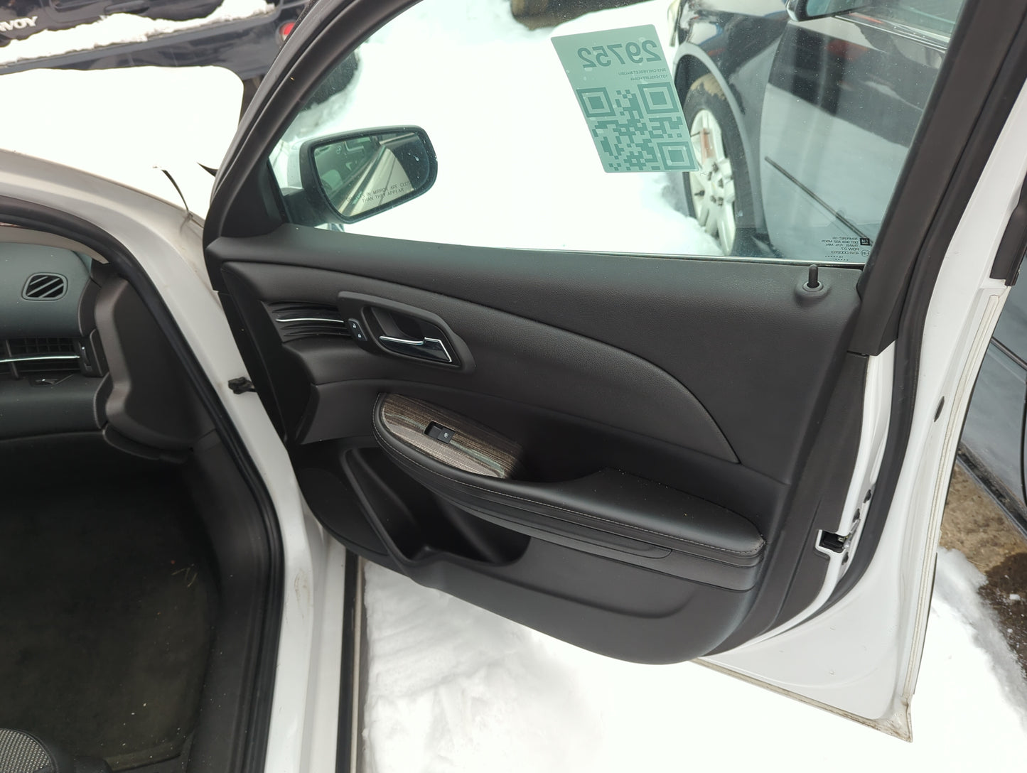 2015 Chevrolet Malibu Front Right Passenger Interior Door Panel Trim 1362268 - Oemusedautoparts1.com