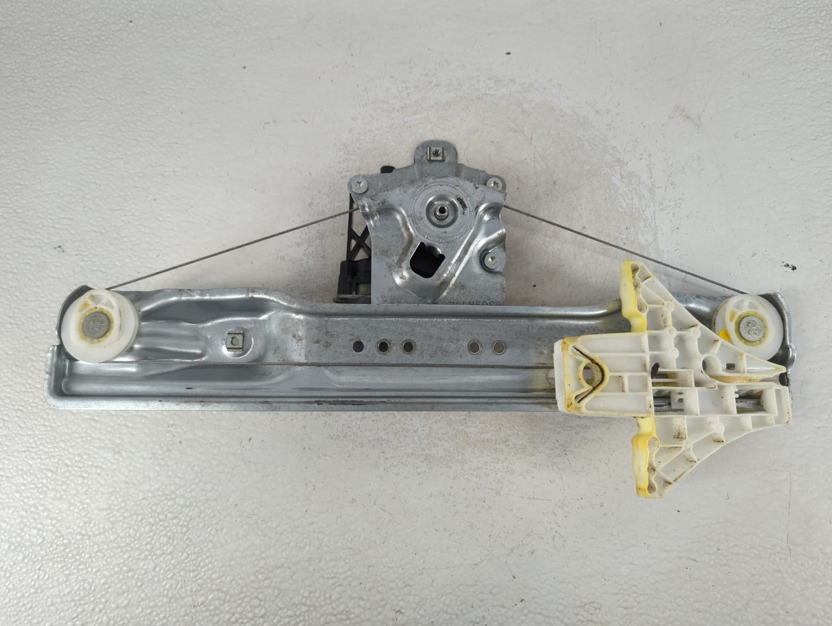 2013-2016 Chevrolet Malibu Used Window Regulator Right Passenger Rear 700992 - Oemusedautoparts1.com