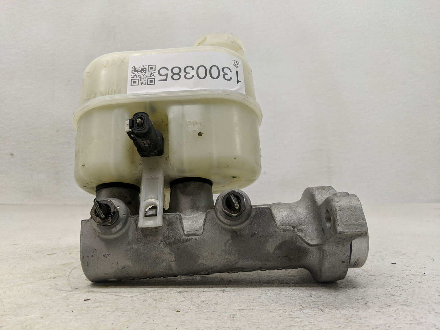 2014-2019 Chevrolet Silverado 1500 Brake Master Cylinder 1300385 - Oemusedautoparts1.com