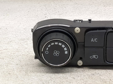 2014-2019 Chevrolet Silverado 1500 Climate Control Module Temperature AC/Heater Replacement P/N:23486619 7370200000000X Fits OEM Used Auto Parts