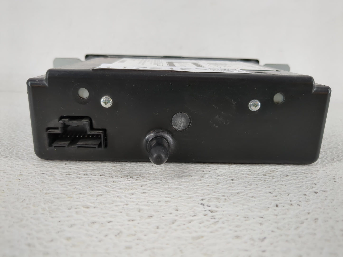 2015 Chevrolet Silverado 2500 Radio AM FM Cd Player Receiver Replacement P/N:13590747 Fits Fits 2013 2014 OEM Used Auto Part