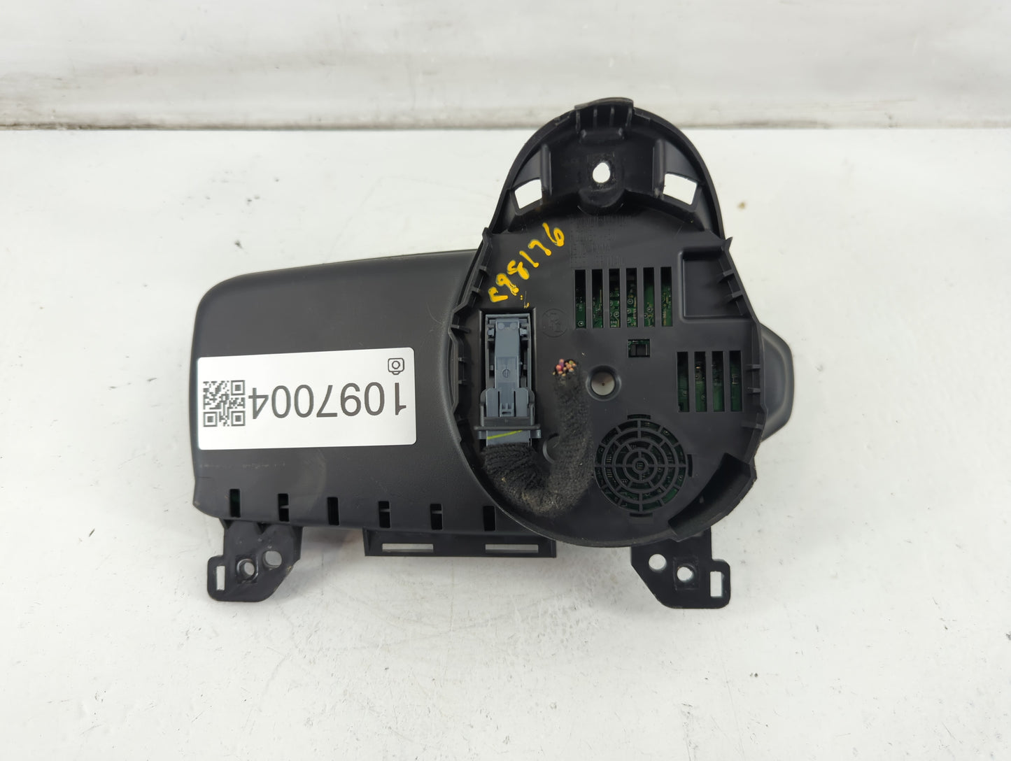 2015 Chevrolet Sonic Instrument Cluster Speedometer Gauges P/N:95271786 Fits OEM Used Auto Parts - Oemusedautoparts1.com