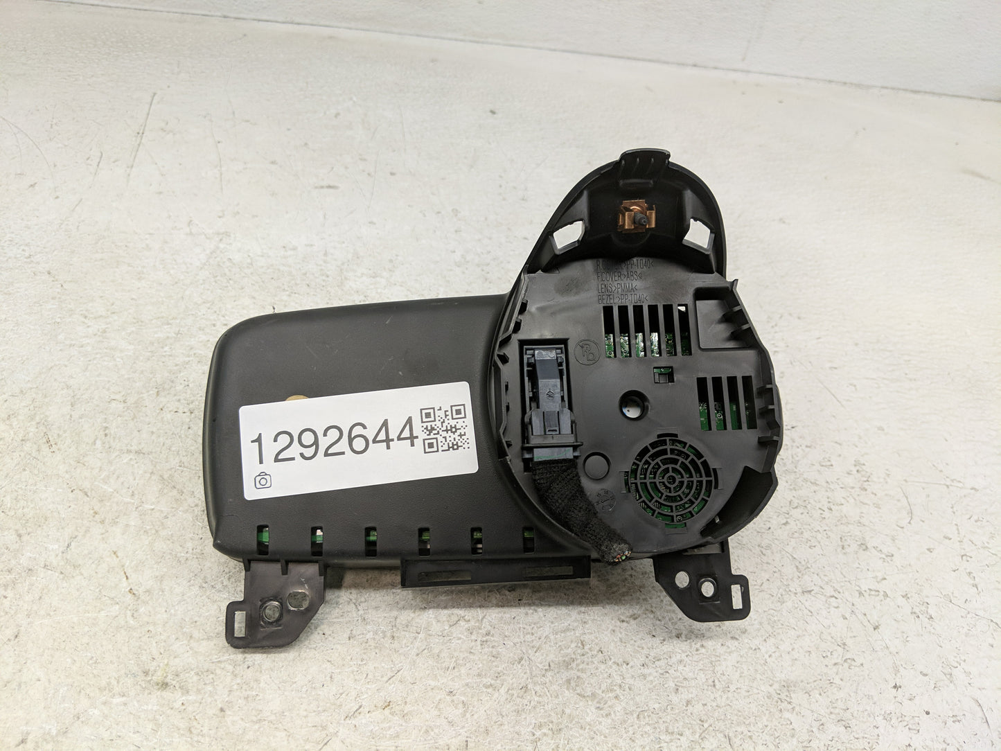 2015 Chevrolet Sonic Instrument Cluster Speedometer Gauges P/N:95271786 Fits OEM Used Auto Parts - Oemusedautoparts1.com