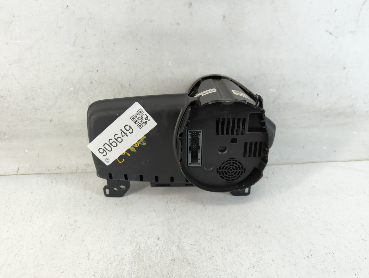 2015-2016 Chevrolet Sonic Instrument Cluster Speedometer Gauges P/N:94532554 Fits Fits 2015 2016 OEM Used Auto Parts - Oemus