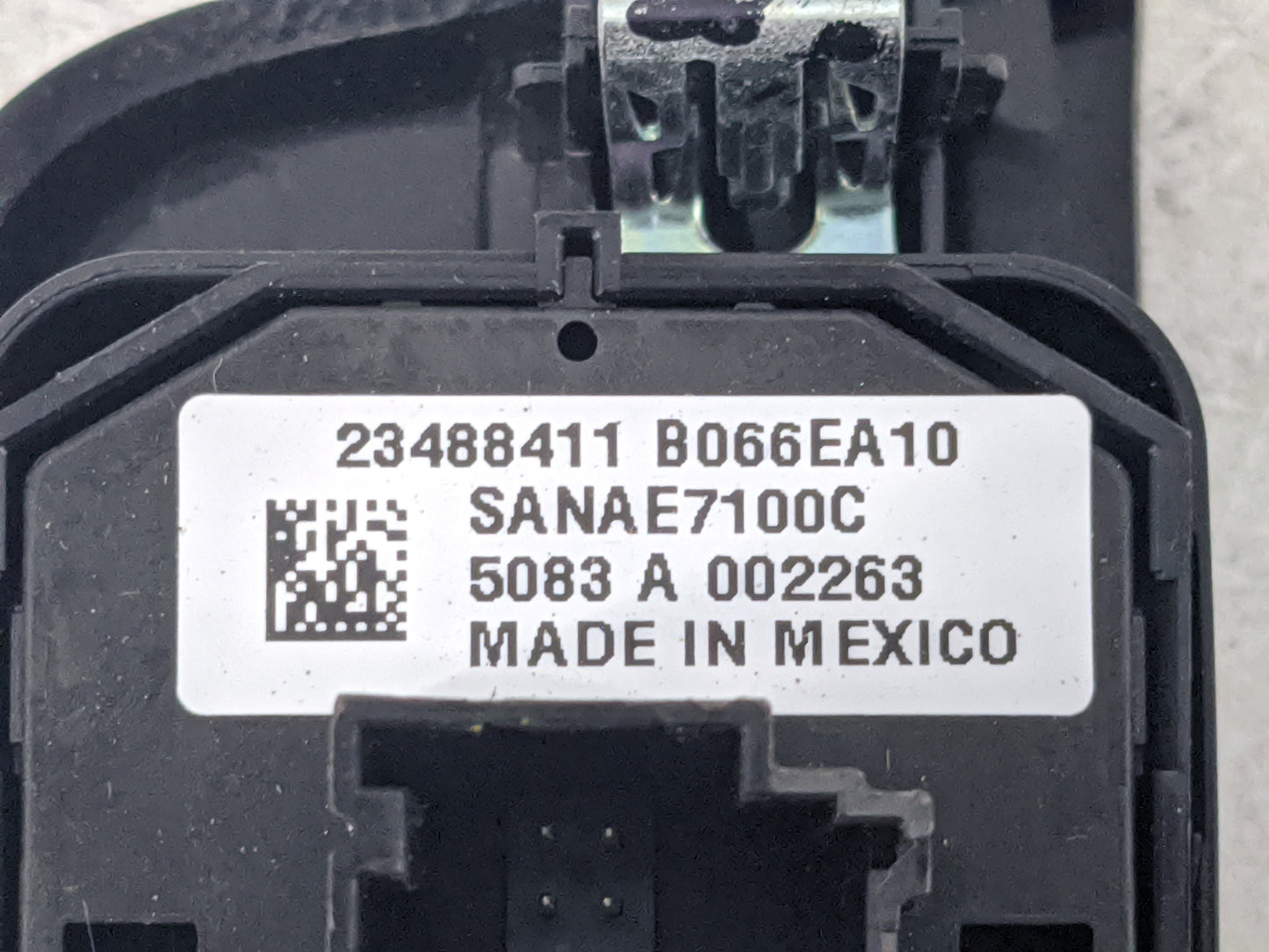 2016-2018 Chevrolet Suburban Master Power Window Switch Replacement Driver Side Left P/N:23488411 B066EA10 Fits OEM Used Aut
