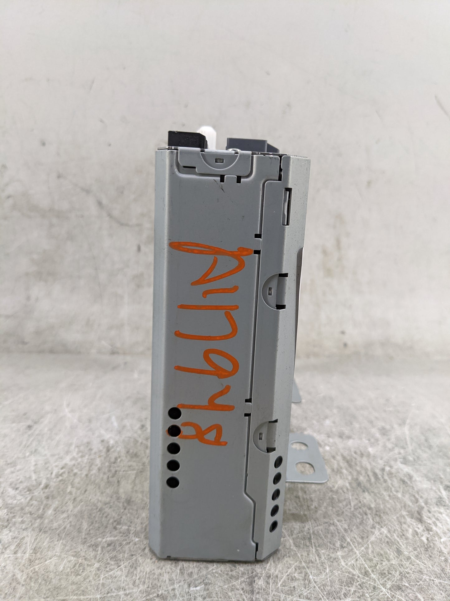 2015 Chevrolet Tahoe Radio AM FM Cd Player Receiver Replacement P/N:23487132 BD-1GW5K2X-D, 421304423 Fits OEM Used Auto Part