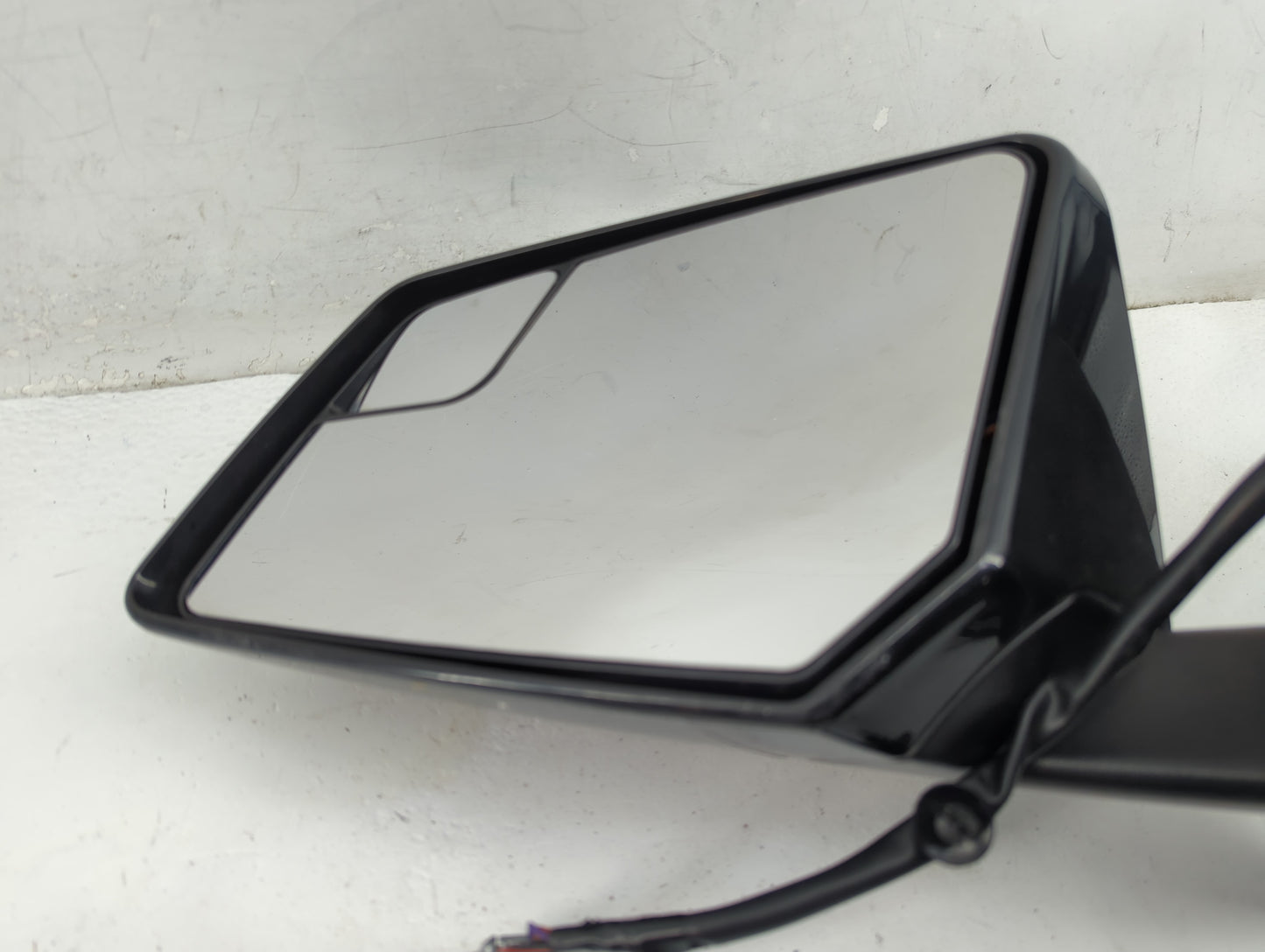 2015-2017 Chevrolet Traverse Driver Side View Mirror - Left Door Mirror OEM Used - Oemusedautoparts1.com