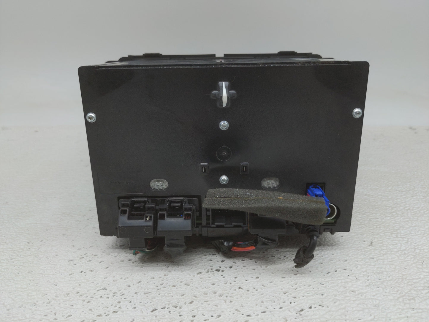2015-2016 Chevrolet Traverse Radio AM FM Cd Player Receiver Replacement P/N:23278228 Fits Fits 2015 2016 OEM Used Auto Parts