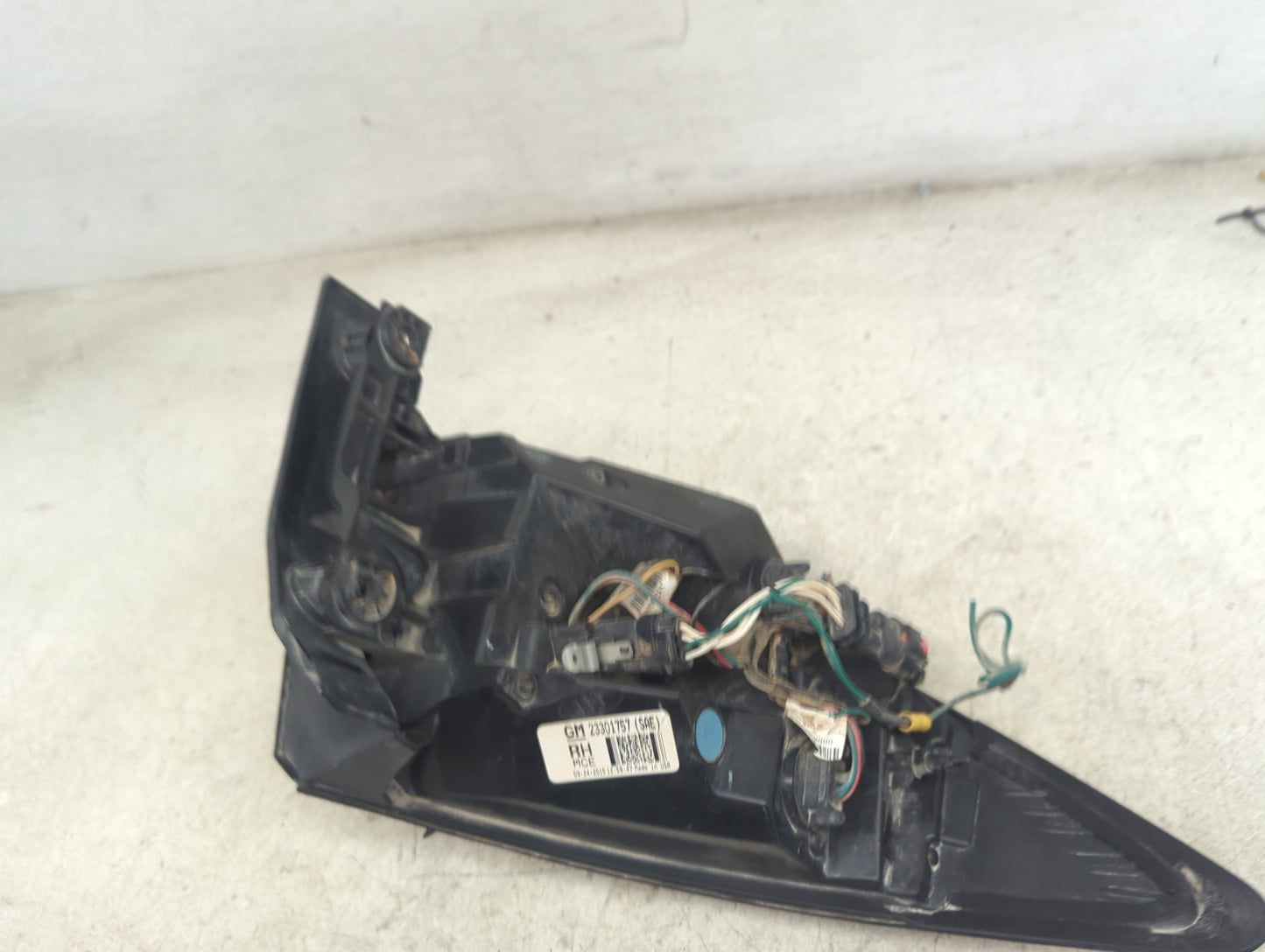 2013-2017 Chevrolet Traverse Tail Light Assembly Passenger Right OEM P/N:23301757 Fits Fits 2013 2014 2015 2016 2017 OEM Use