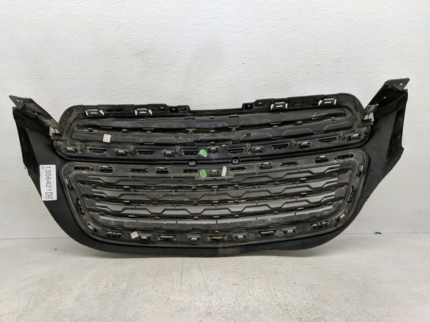 2015-2016 Chevrolet Trax Front Grille Bumper Not Included - Oemusedautoparts1.com