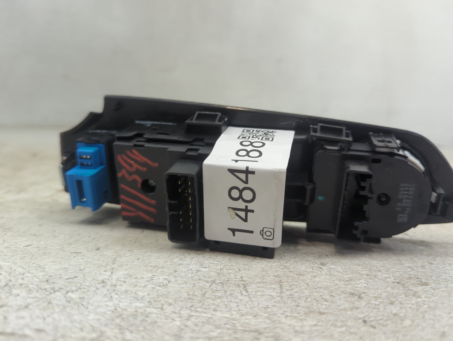 2015 Chevrolet Trax Master Power Window Switch Replacement Driver Side Left P/N:9518 8244 Fits OEM Used Auto Parts - Oemused