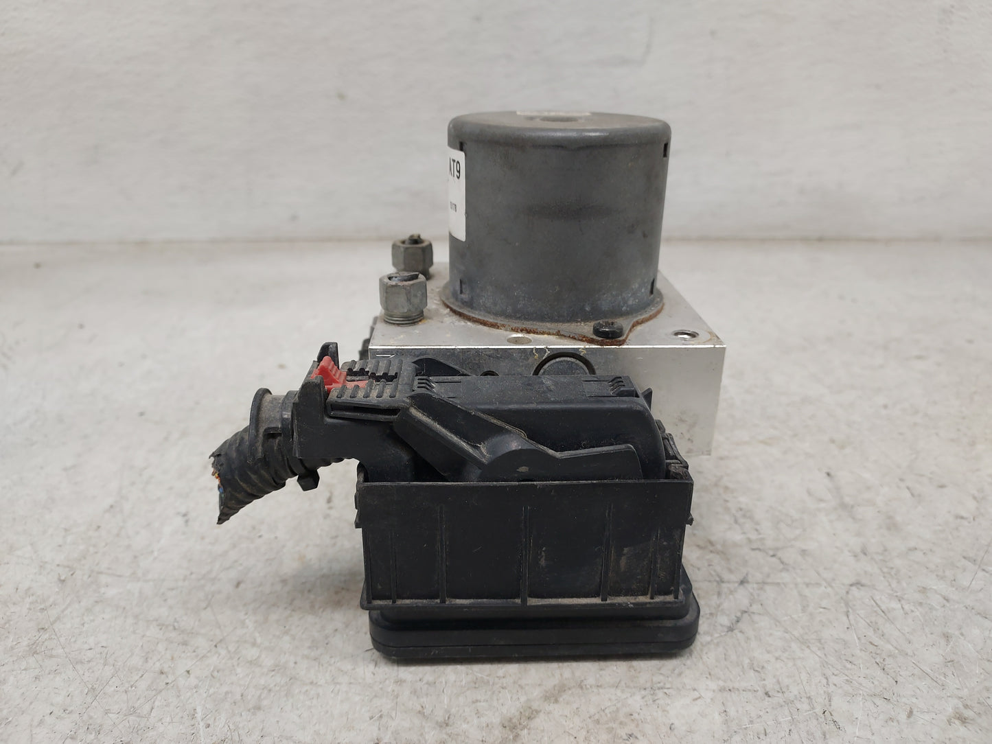 2015 Chevrolet Trax ABS Pump Control Module Replacement P/N:688250455 94541506 Fits OEM Used Auto Parts - Oemusedautoparts1.