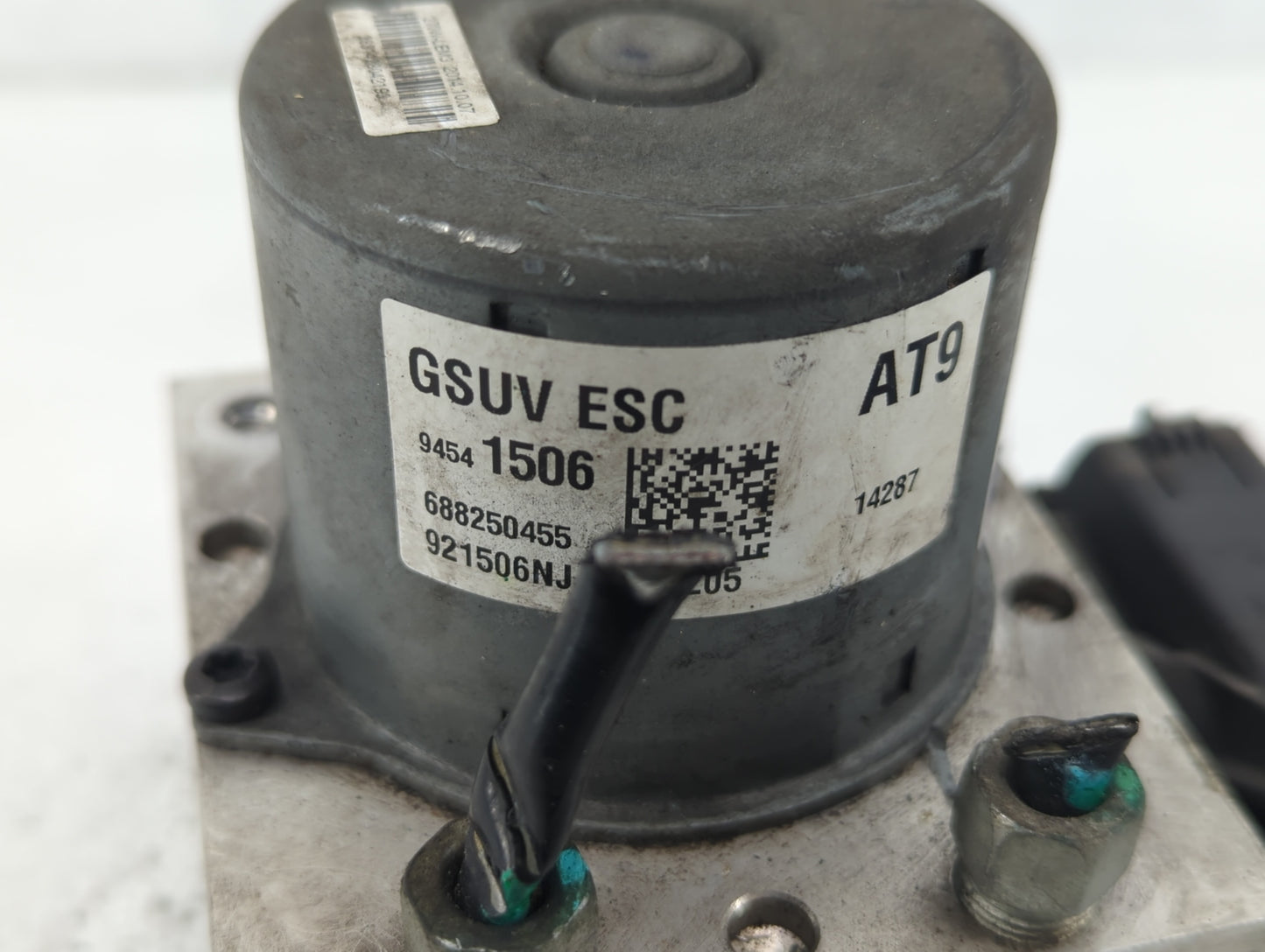 2015 Chevrolet Trax ABS Pump Control Module Replacement P/N:94541506 Fits OEM Used Auto Parts - Oemusedautoparts1.com