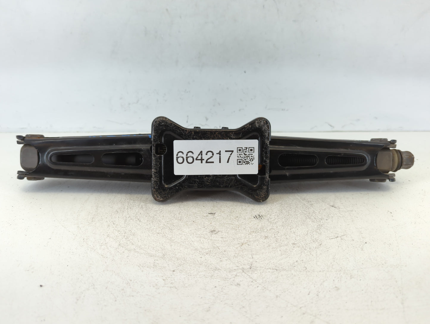 2015 Chevrolet Trax Spare Scissor Car Jack 664217 - Oemusedautoparts1.com