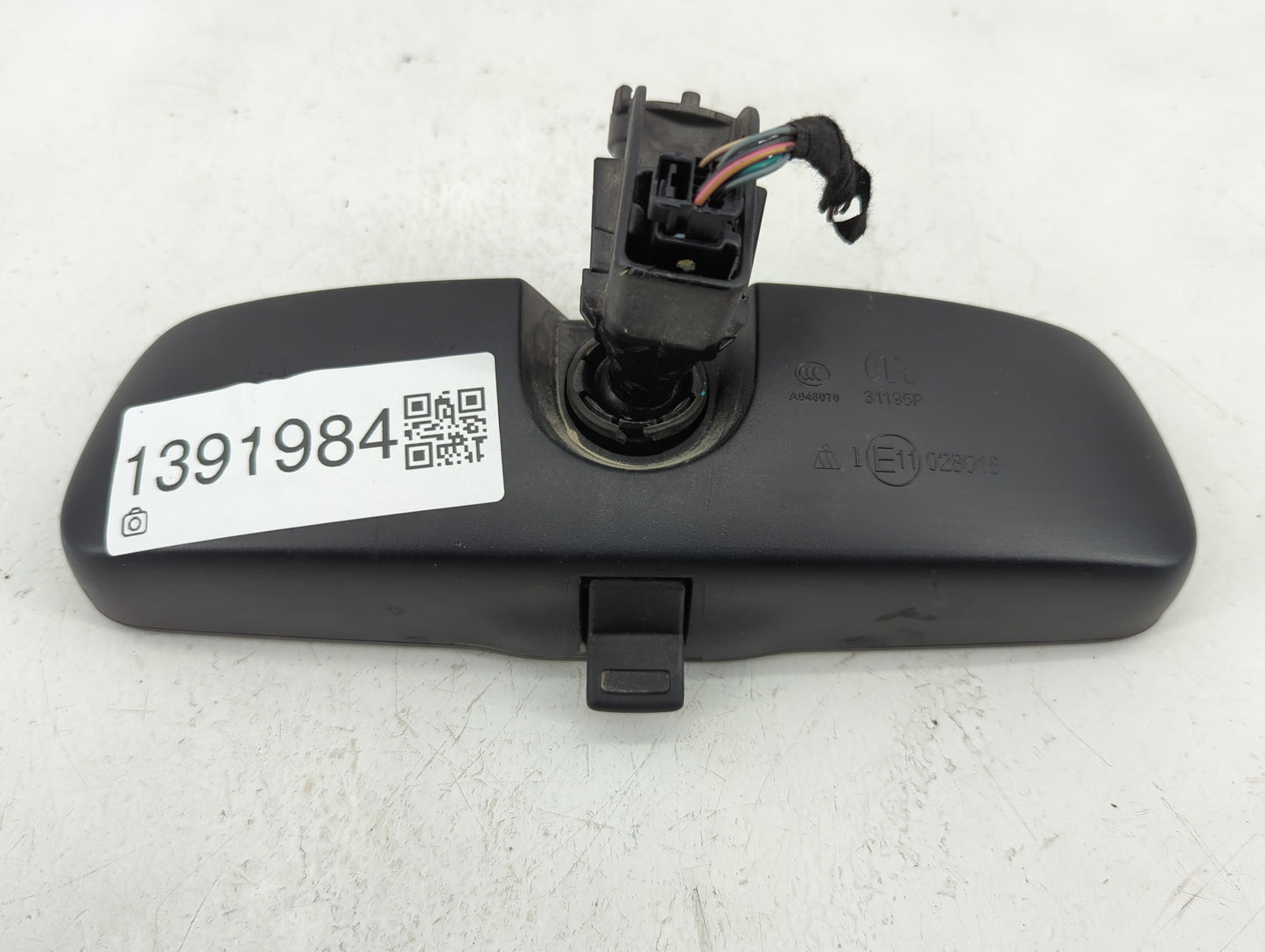 2015 Chrysler 200 Interior Rear View Mirror Replacement OEM P/N:A048070 Fits OEM Used Auto Parts - Oemusedautoparts1.com