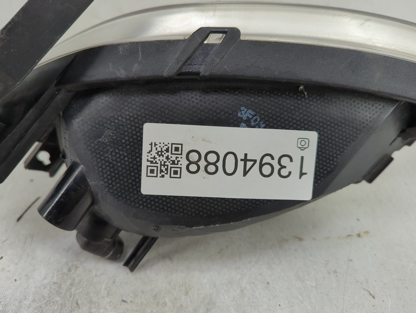 2015-2016 Chrysler 200 Driver Left Oem Fog Light Lamp - Oemusedautoparts1.com