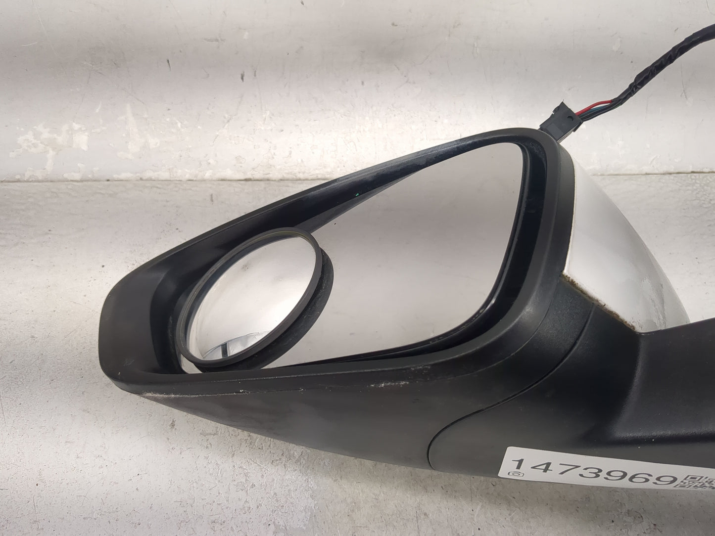 2015-2017 Chrysler 200 Driver Side View Mirror - Left Door Mirror OEM Used - Oemusedautoparts1.com