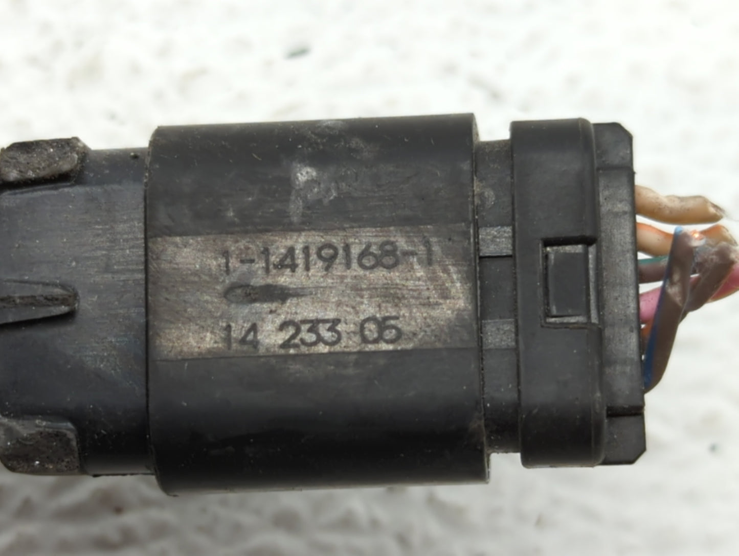 2015-2017 Chrysler 200 Throttle Body P/N:04891970AB Fits Fits 2014 2015 2016 2017 2018 OEM Used Auto Parts - Oemusedautopart