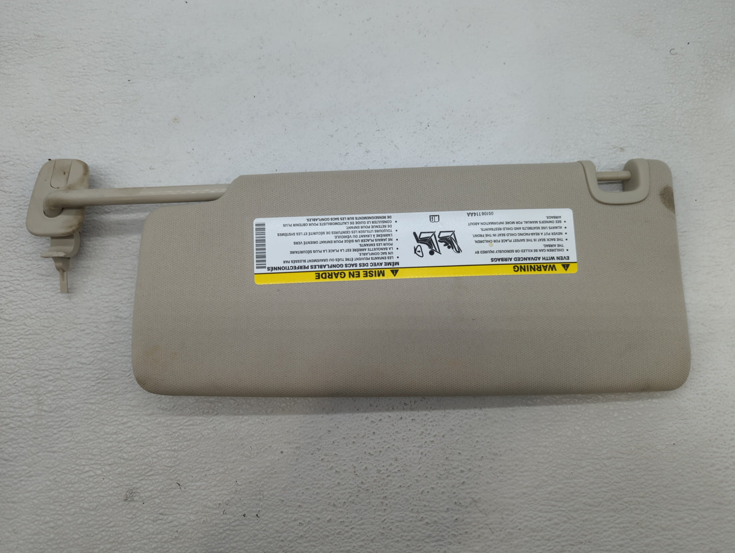 2015 Chrysler 200 Sun Visor Shade Replacement Passenger Right Mirror Fits OEM Used Auto Parts - Oemusedautoparts1.com