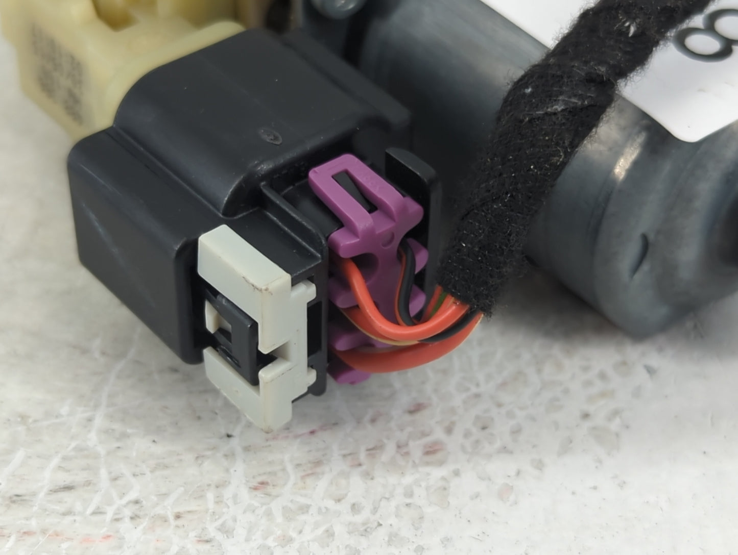 2015-2017 Chrysler 200 Window Control Module 3040713 A - Oemusedautoparts1.com
