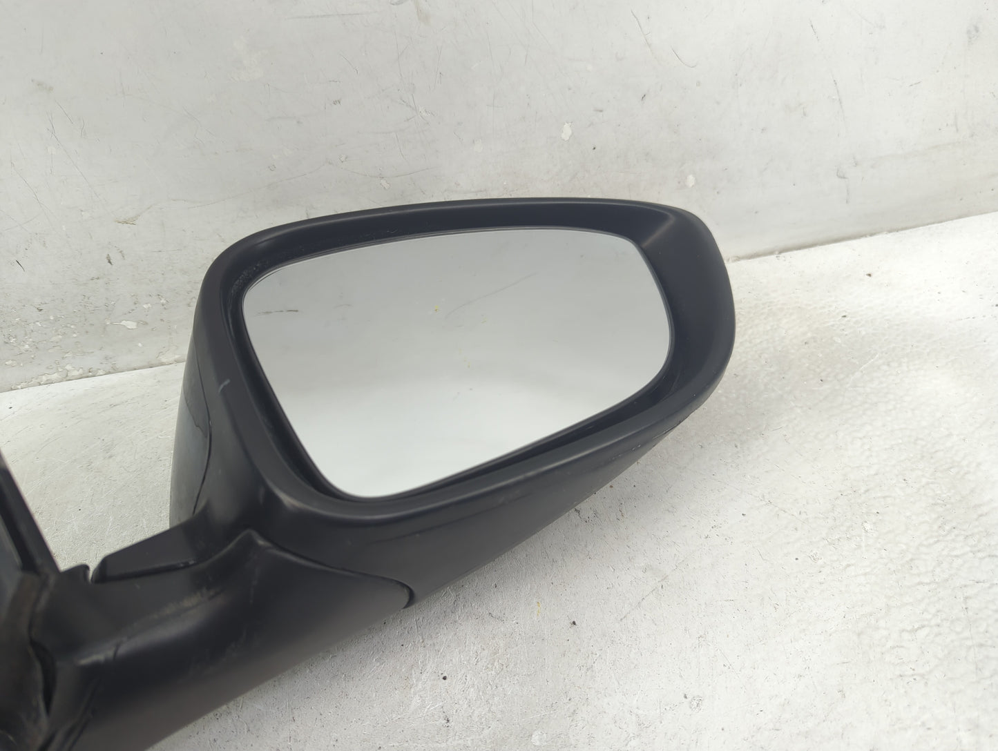 2015-2016 Chrysler 300 Passenger Side View Mirror - Right Door Mirror OEM Used - Oemusedautoparts1.com