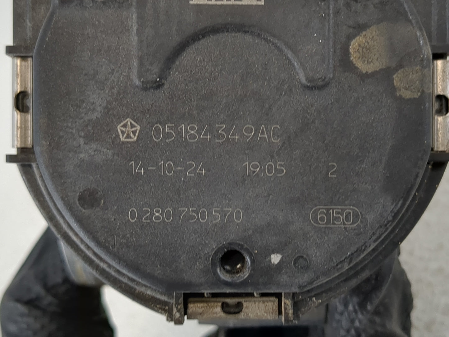 2011-2016 Chrysler Town & Country Throttle Body P/N:05184349AC Fits OEM Used Auto Parts - Oemusedautoparts1.com