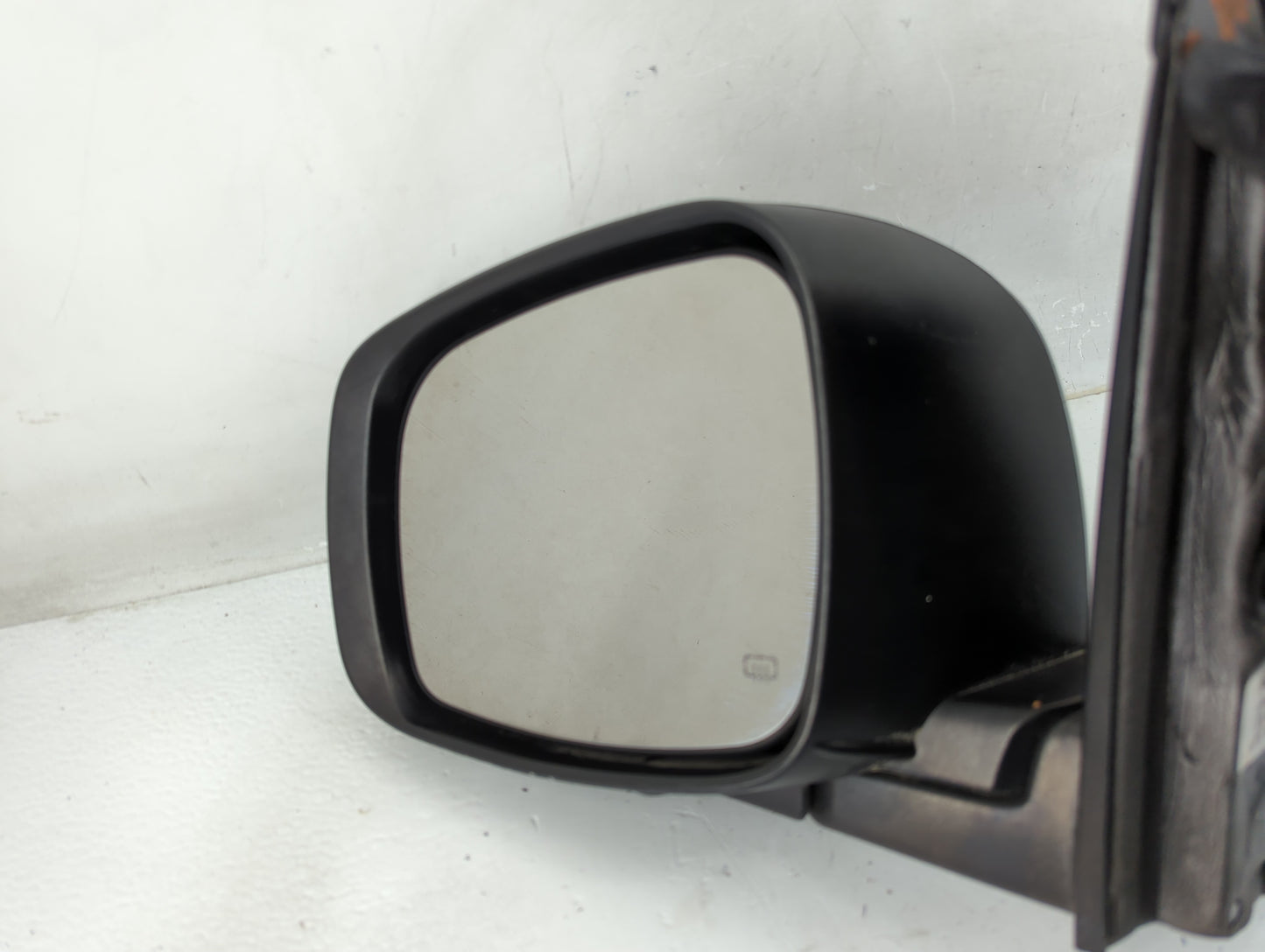 2011-2016 Chrysler Town & Country Driver Side View Mirror - Left Door Mirror OEM Used - Oemusedautoparts1.com