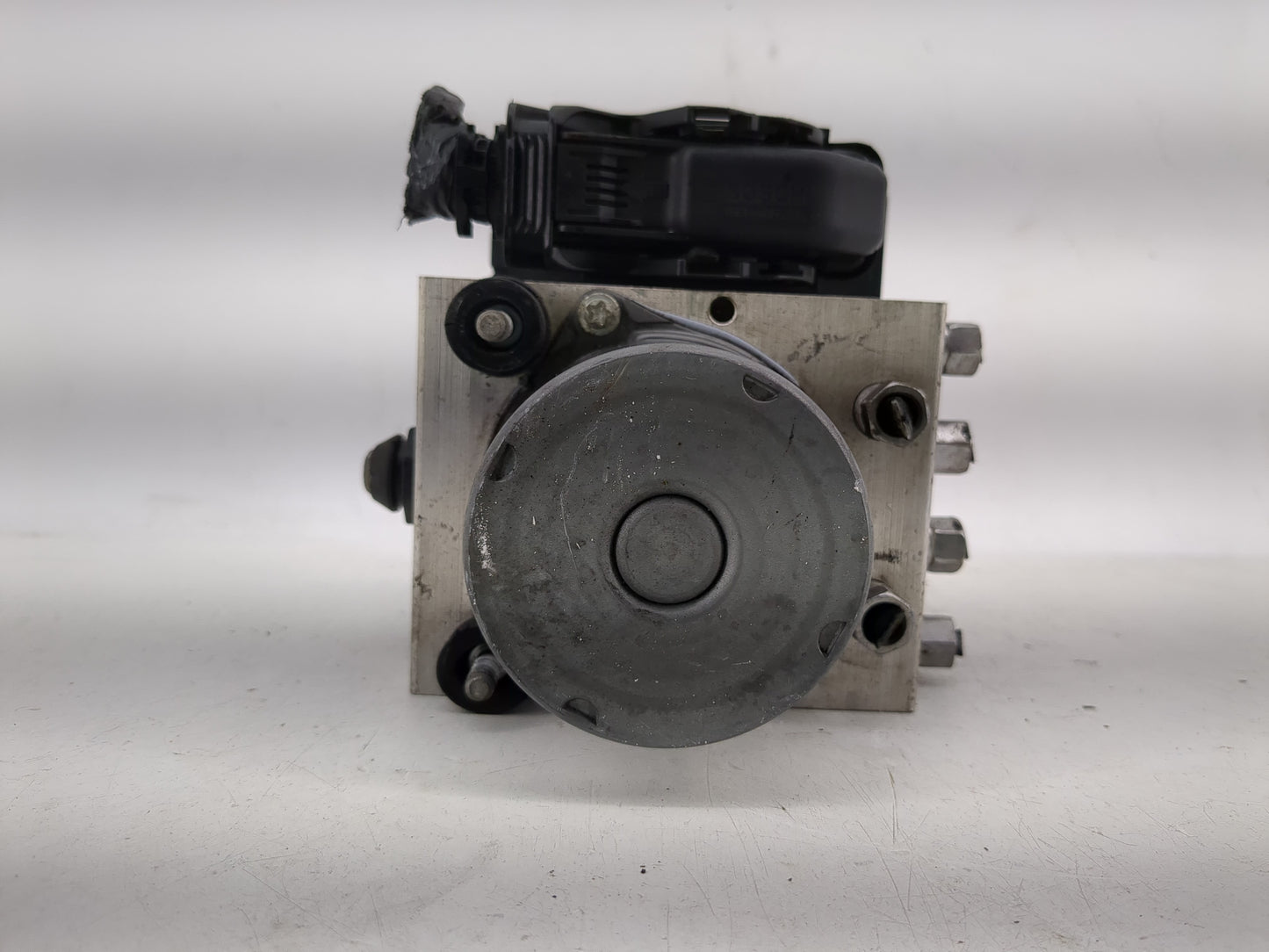 2015 Dodge Caravan ABS Pump Control Module Replacement P/N:P68183B03AC Fits Fits 2016 2017 2018 2019 2020 OEM Used Auto Part