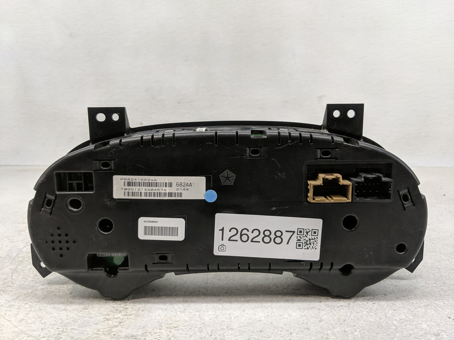 2015 Dodge Caravan Instrument Cluster Speedometer Gauges P/N:68241682AA Fits Fits 2016 2017 2018 OEM Used Auto Parts - Oemus