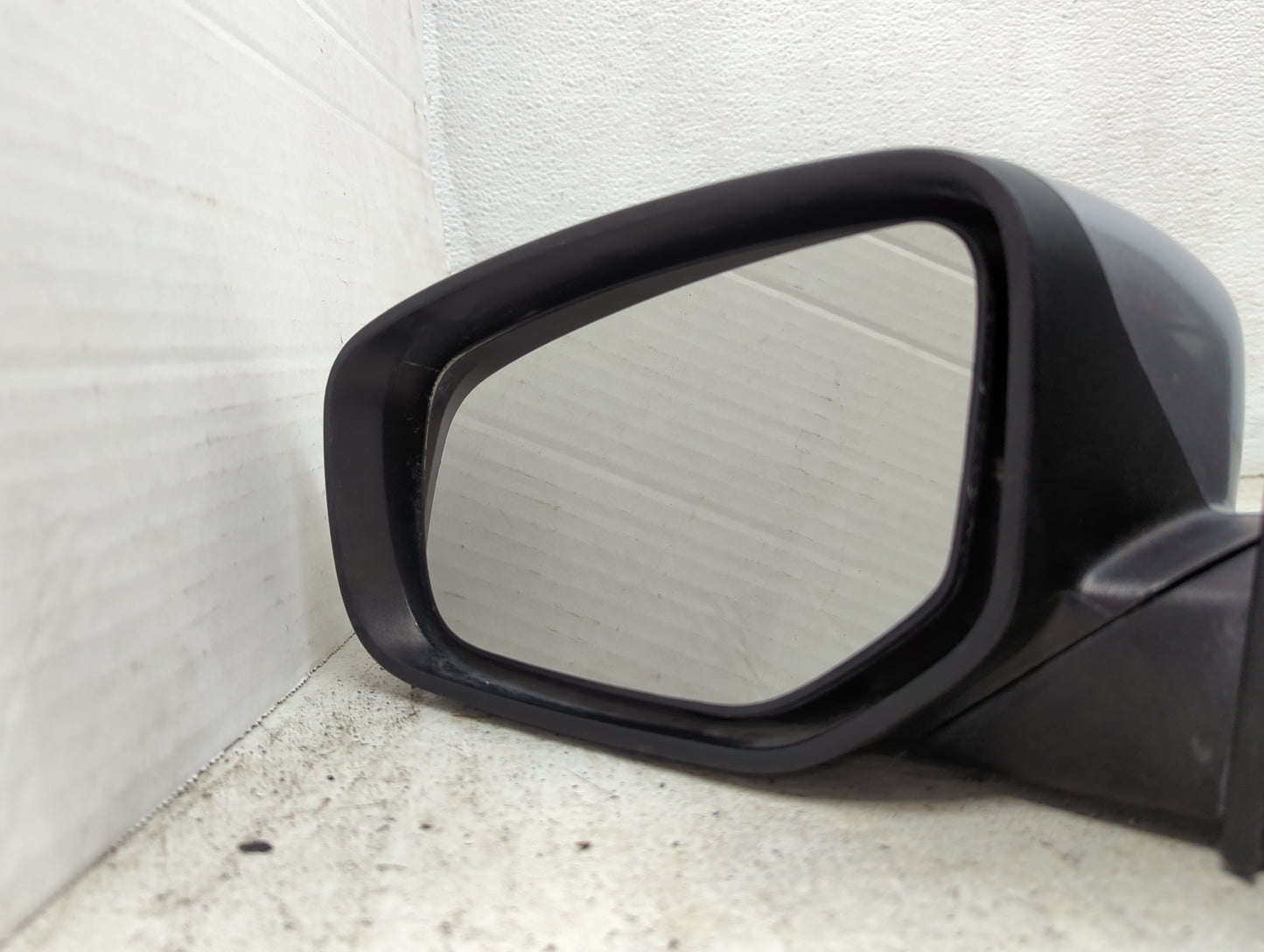 2013-2016 Dodge Dart Driver Side View Mirror - Left Door Mirror OEM Used - Oemusedautoparts1.com