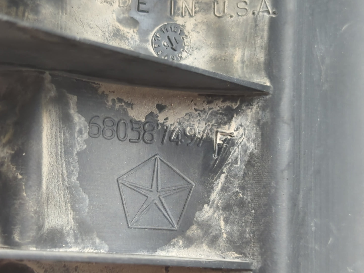 2015 Dodge Ram 1500 Engine Cover - Oemusedautoparts1.com