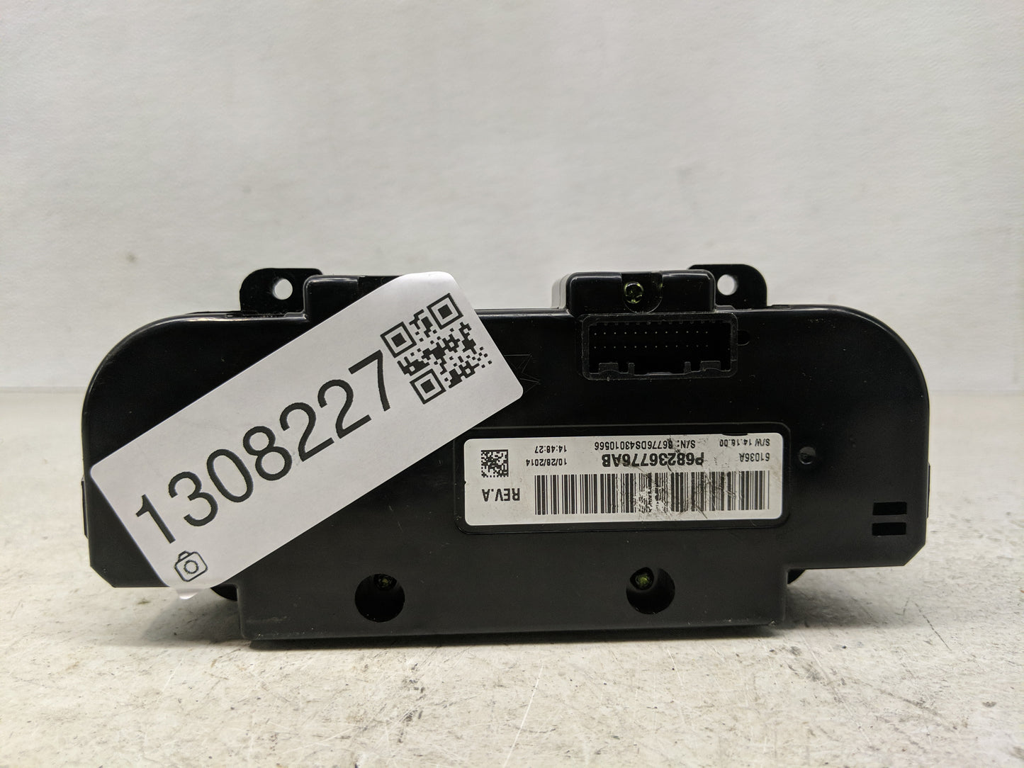 2015 Dodge Ram 1500 Climate Control Module Temperature AC/Heater Replacement P/N:P68236776AB Fits OEM Used Auto Parts - Oemu