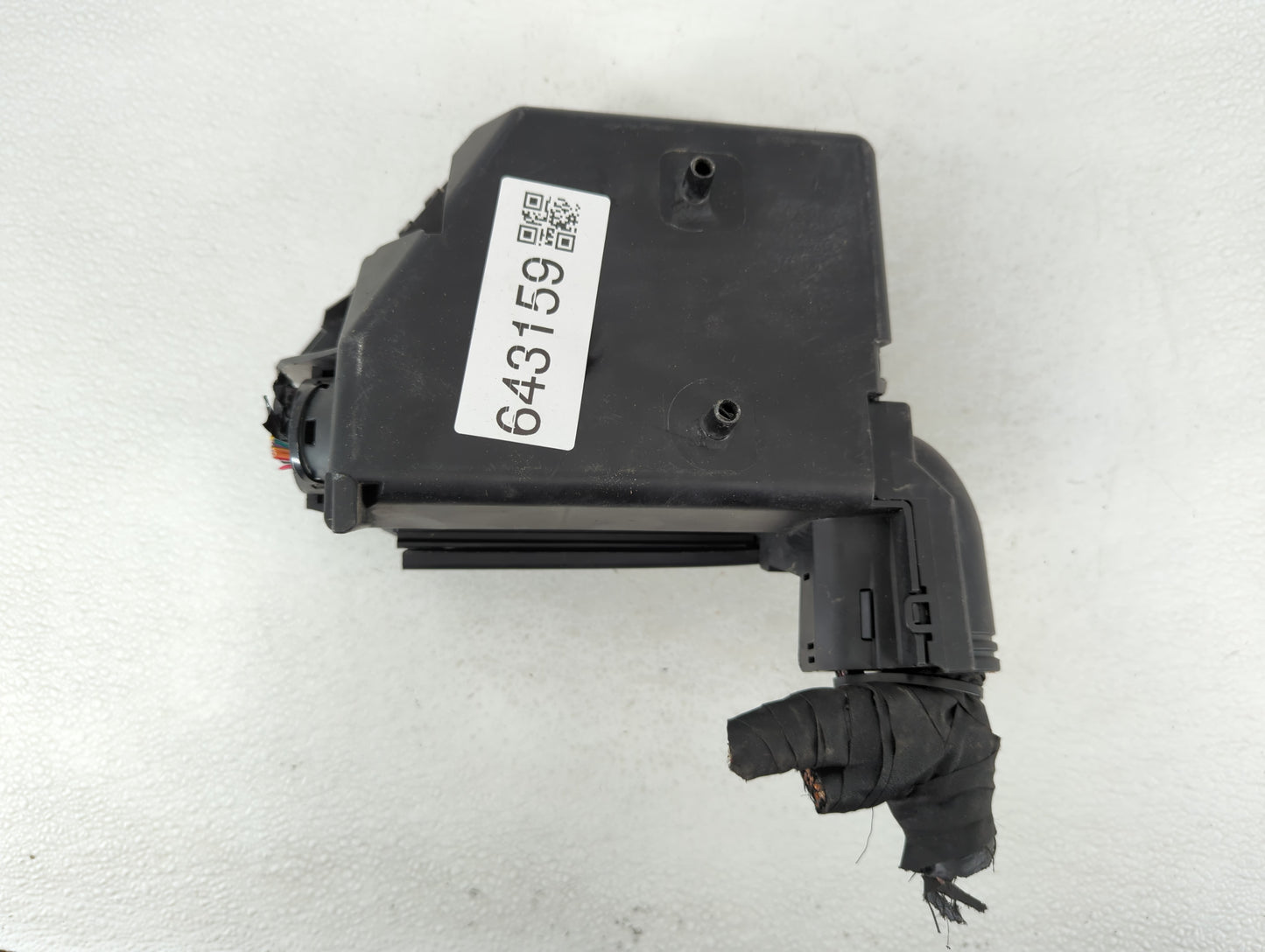 2013-2017 Fiat 500 Fusebox Fuse Box Panel Relay Module P/N:53100999 Fits Fits 2013 2014 2015 2016 2017 OEM Used Auto Parts -
