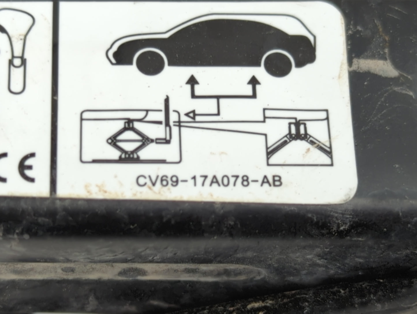 2015 Ford Edge Spare Scissor Car Jack - Oemusedautoparts1.com