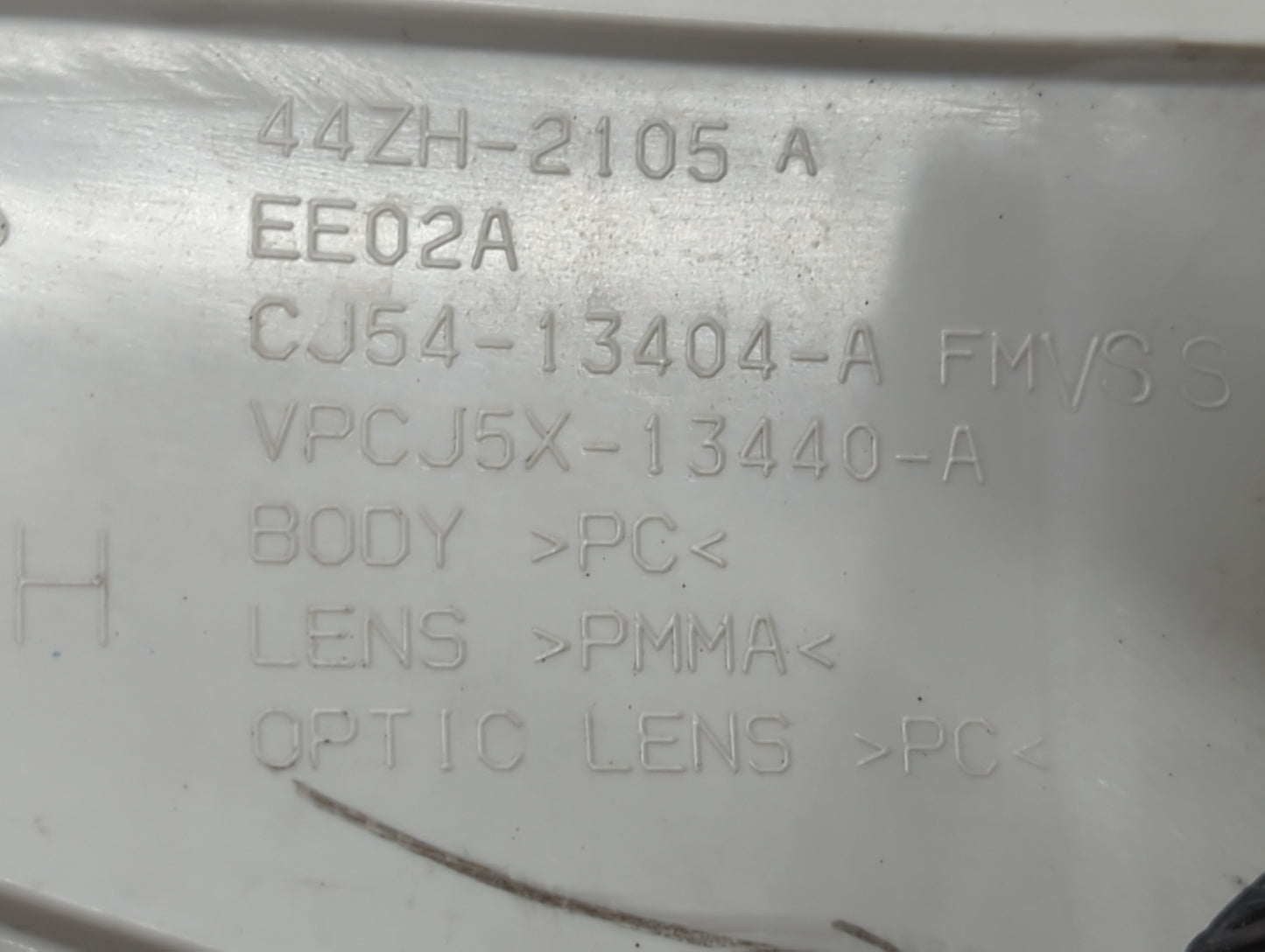2013-2016 Ford Escape Passenger Right Side Deck Lid Mounted Tail Light 993684 - Oemusedautoparts1.com