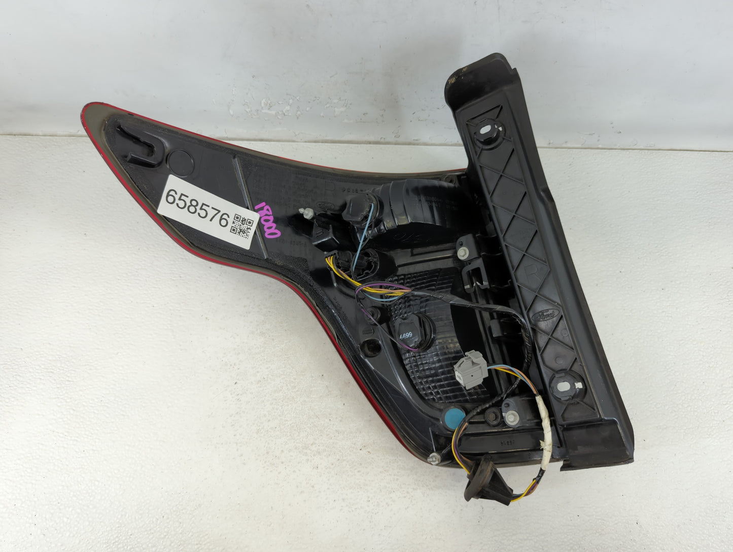 2015 Ford Explorer Tail Light Assembly Passenger Right OEM P/N:DB53-13404-C DB53-13B504-C, BB53-13B504-B, BB53-13404-B Fits