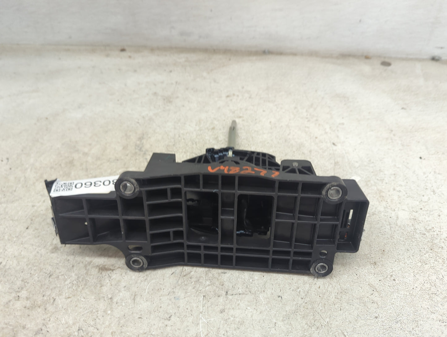2015 Ford F-150 Floor Console Assembly Shifter 1480360 - Oemusedautoparts1.com