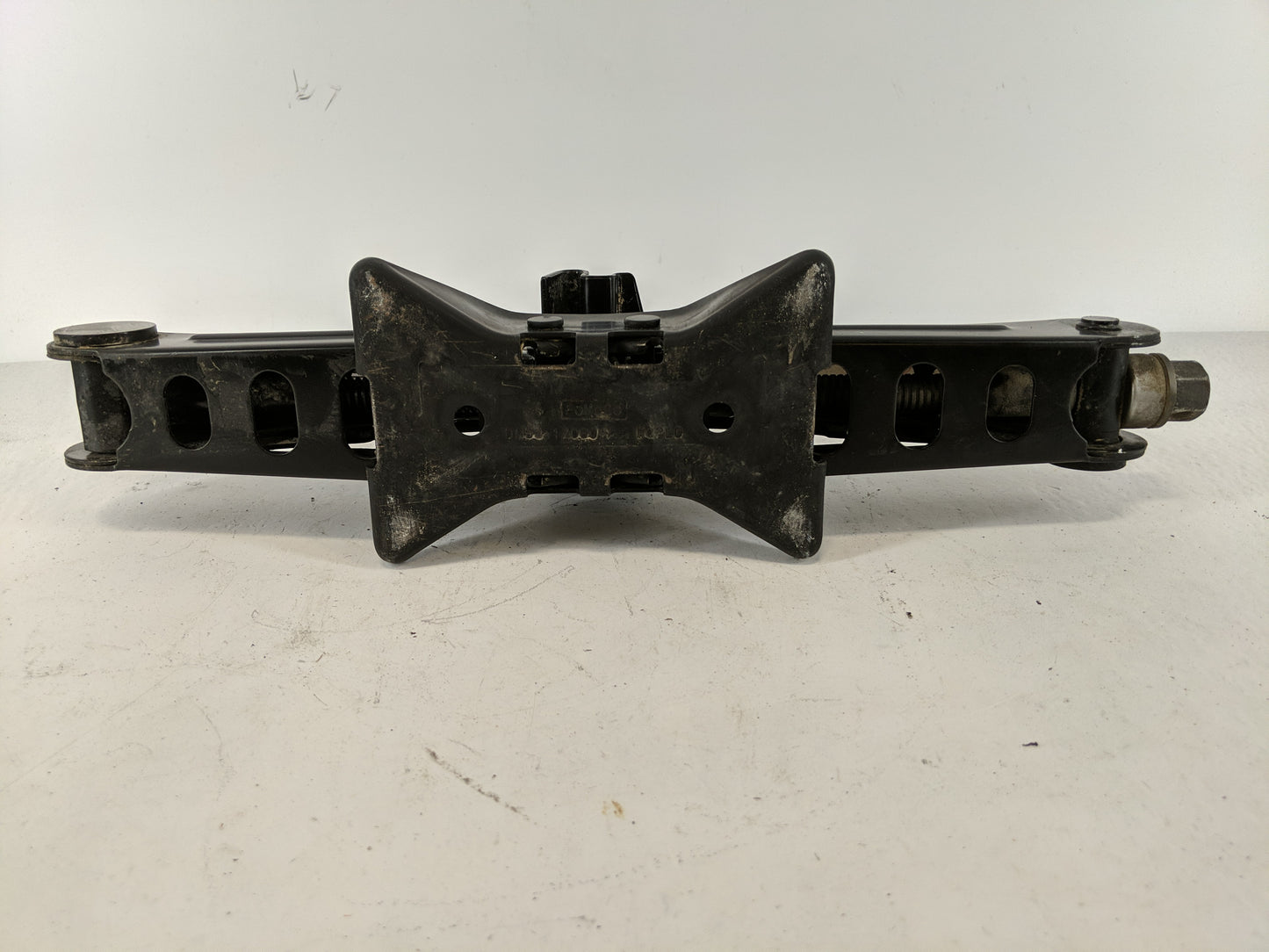 2015 Ford Focus Spare Scissor Car Jack 1100666 - Oemusedautoparts1.com