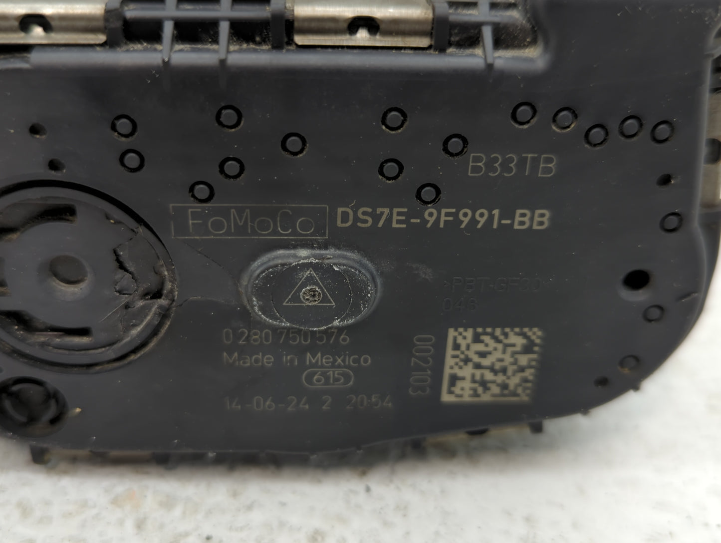 2014-2018 Ford Focus Throttle Body P/N:DS7E-9F991-BB Fits Fits 2014 2015 2016 2017 2018 2019 2020 2021 2022 OEM Used Auto Pa
