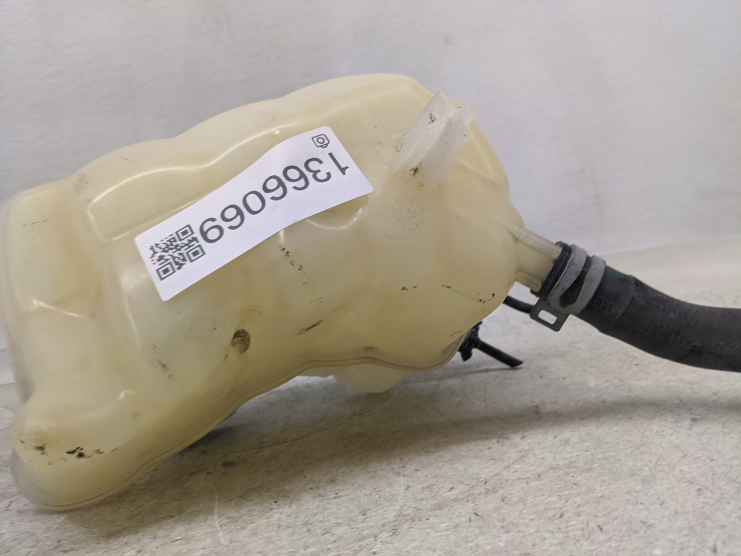 Ford Fusion Windshield Washer Fluid Reservoir Bottle Oem - Oemusedautoparts1.com