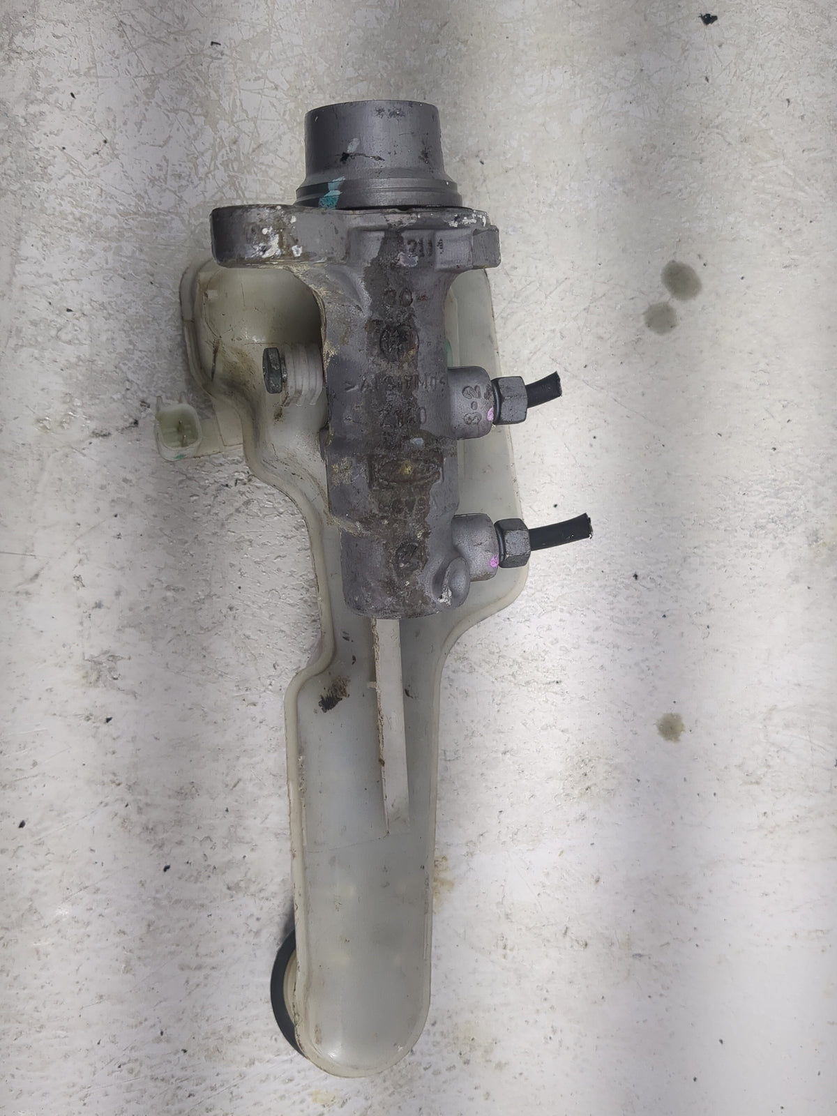 2013-2016 Ford Fusion Brake Master Cylinder 1498313 - Oemusedautoparts1.com