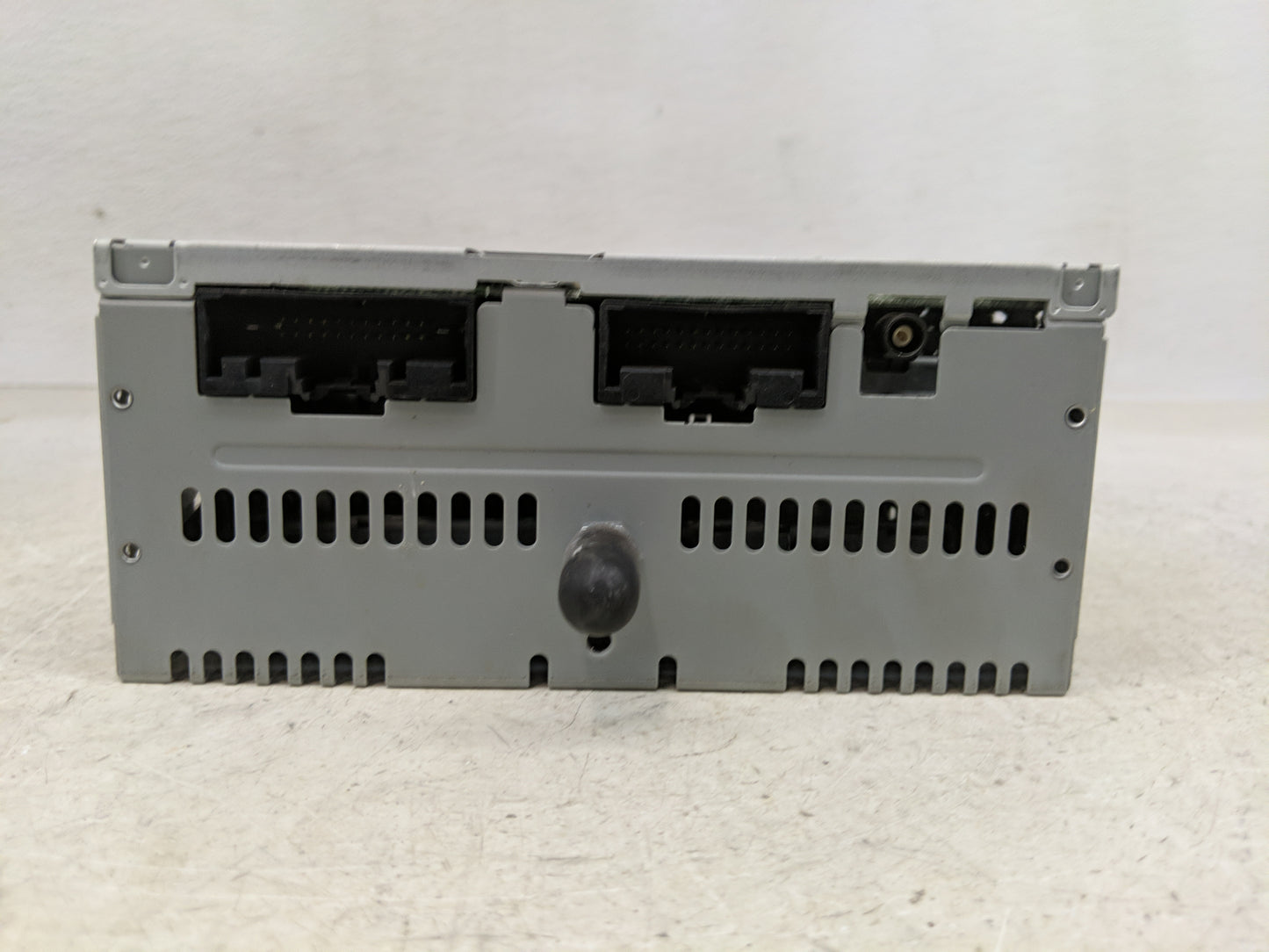 2015-2016 Ford Mustang Radio AM FM Cd Player Receiver Replacement P/N:FR3T-19C107-JJ Fits Fits 2015 2016 OEM Used Auto Parts