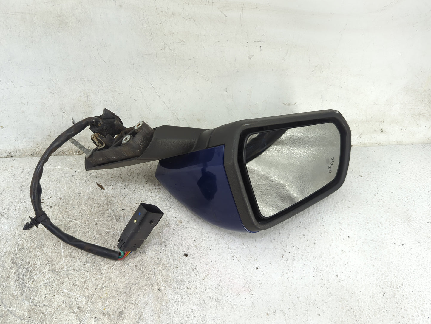 2015-2020 Ford Mustang Driver Side View Mirror - Left Door Mirror OEM Used - Oemusedautoparts1.com