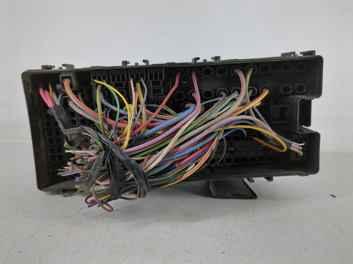 2013-2016 Ford Taurus Fusebox Fuse Box Panel Relay Module P/N:DG1T-14A003-BA Fits Fits 2013 2014 2015 2016 OEM Used Auto Par