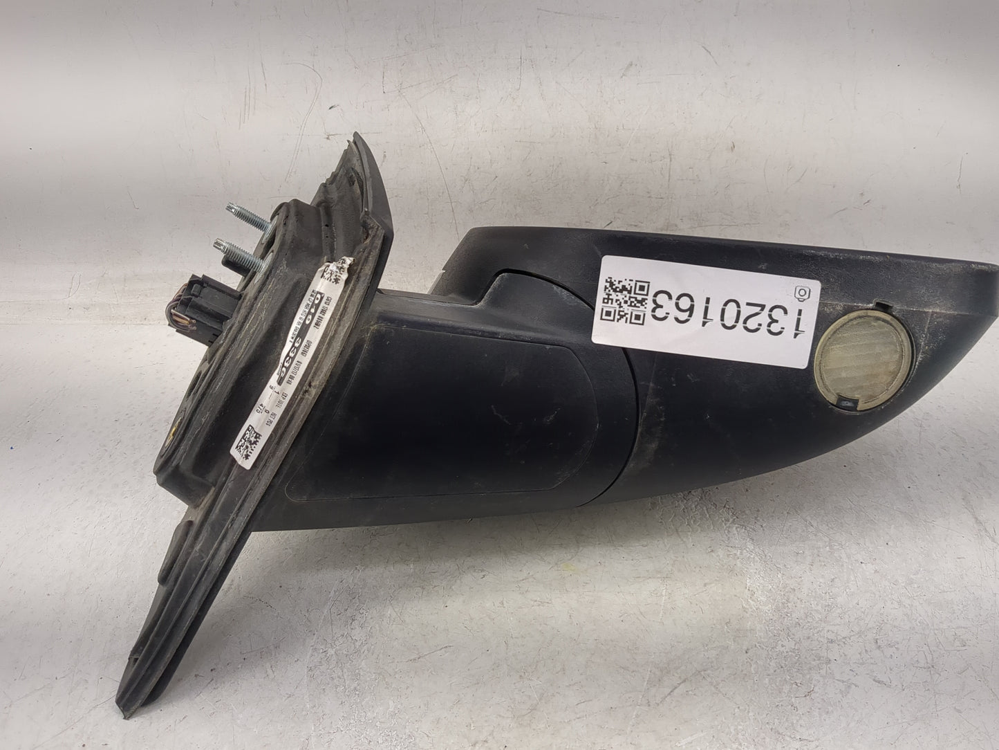 2010-2019 Ford Taurus Passenger Side View Mirror - Right Door Mirror OEM Used - Oemusedautoparts1.com