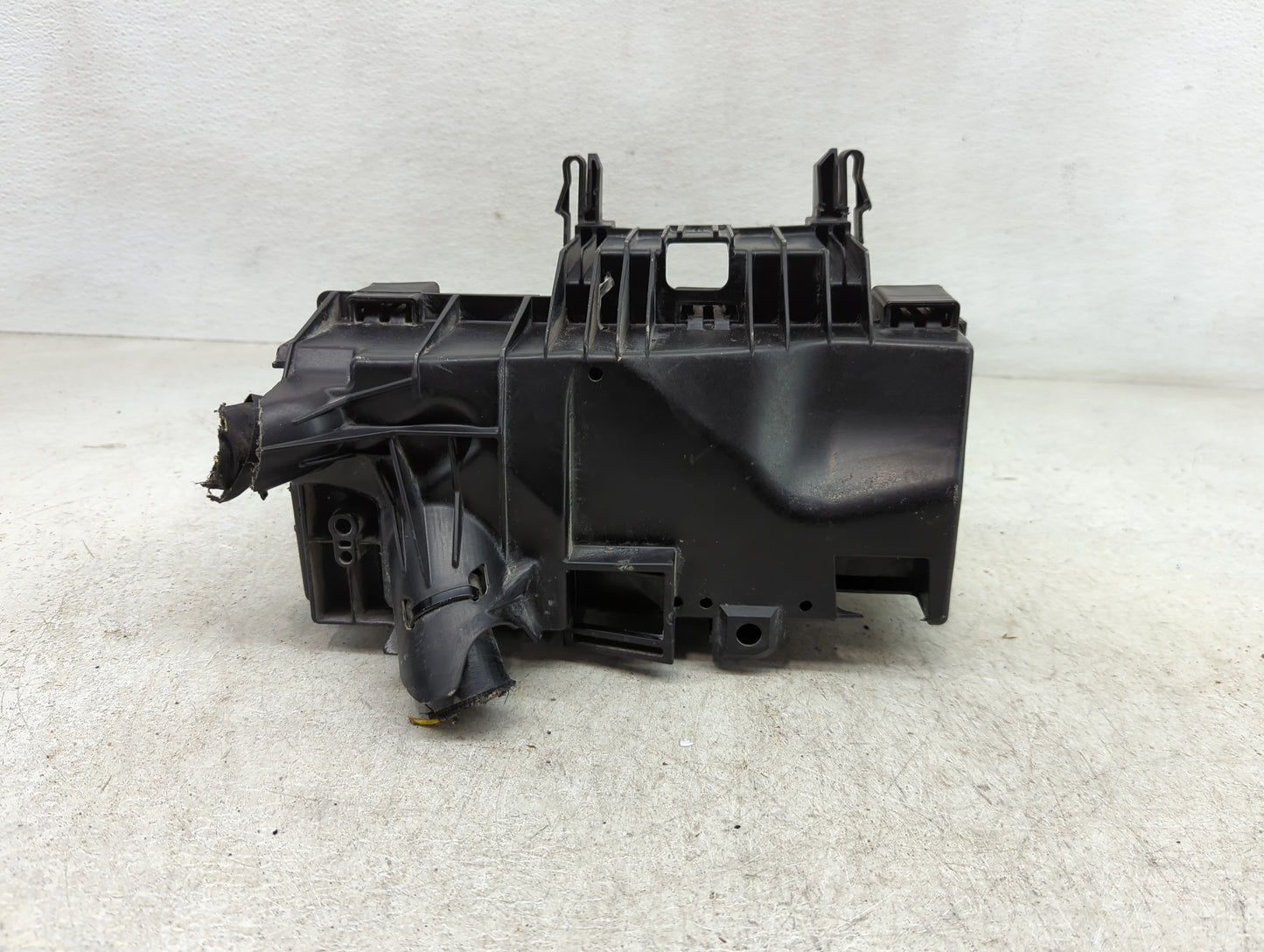 2013-2016 Ford Taurus Fusebox Fuse Box Panel Relay Module P/N:DG1T-14A003-BA Fits Fits 2013 2014 2015 2016 OEM Used Auto Par