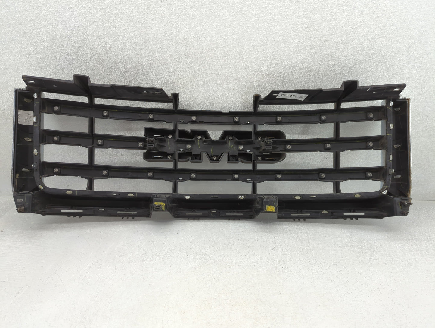 2011-2017 Gmc Savana 2500 Front Grille Bumper Not Included - Oemusedautoparts1.com
